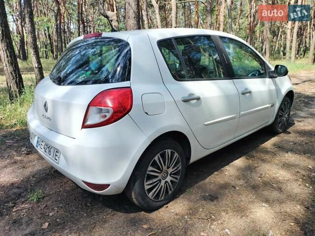 Белый Рено Клио, объемом двигателя 1.5 л и пробегом 226 тыс. км за 5300 $, фото 8 на Automoto.ua