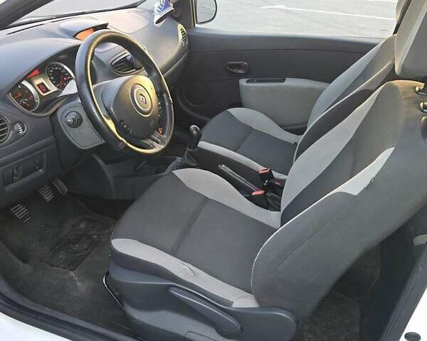 Белый Рено Клио, объемом двигателя 1.46 л и пробегом 196 тыс. км за 4900 $, фото 8 на Automoto.ua