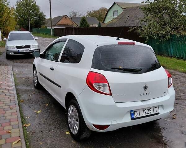 Білий Рено Кліо, об'ємом двигуна 1.46 л та пробігом 225 тис. км за 4600 $, фото 3 на Automoto.ua