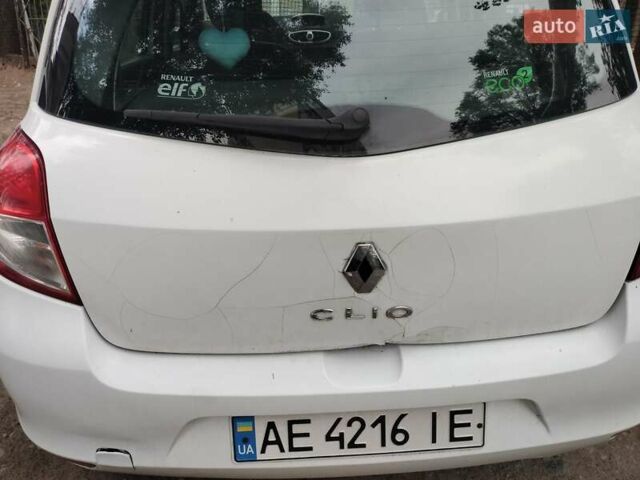 Білий Рено Кліо, об'ємом двигуна 1.5 л та пробігом 215 тис. км за 4800 $, фото 1 на Automoto.ua