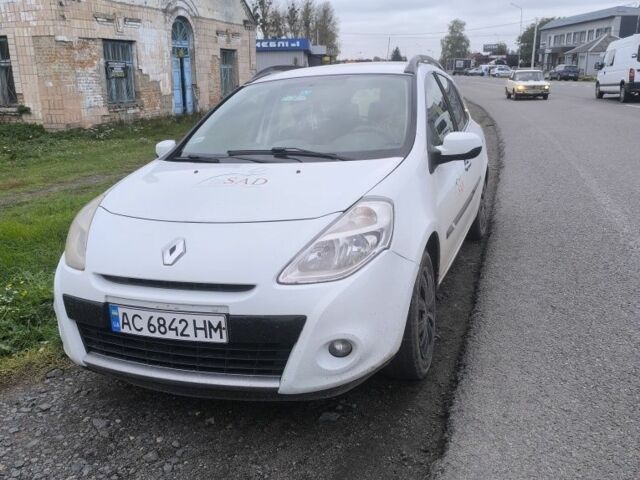 Белый Рено Клио, объемом двигателя 1.5 л и пробегом 400 тыс. км за 2198 $, фото 2 на Automoto.ua