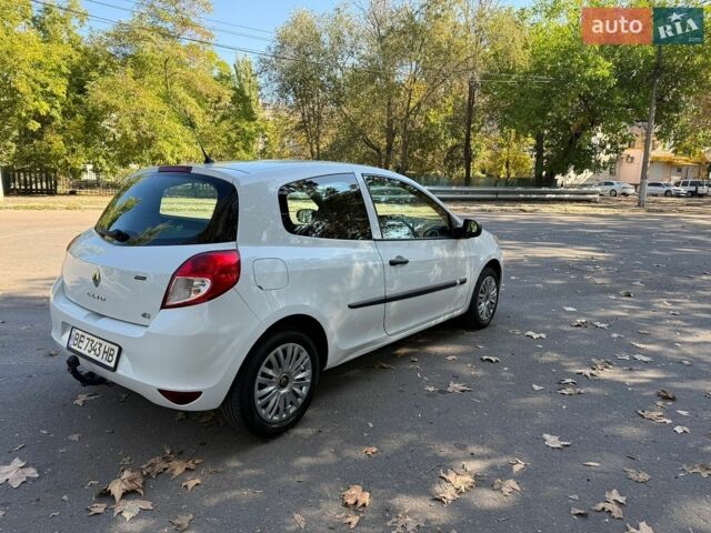 Білий Рено Кліо, об'ємом двигуна 1.5 л та пробігом 295 тис. км за 5100 $, фото 2 на Automoto.ua