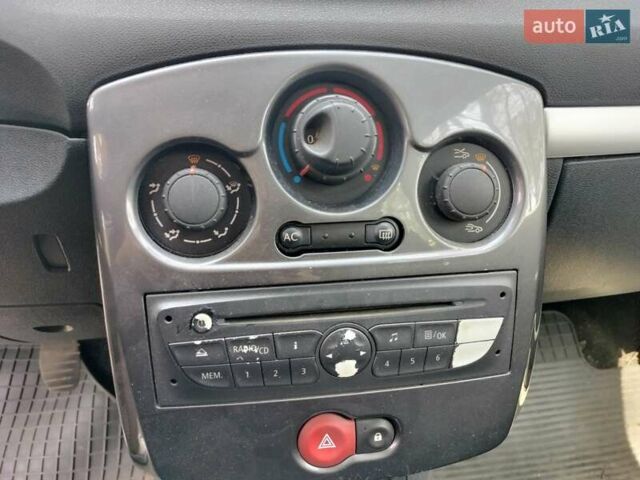 Белый Рено Клио, объемом двигателя 1.5 л и пробегом 226 тыс. км за 5300 $, фото 5 на Automoto.ua