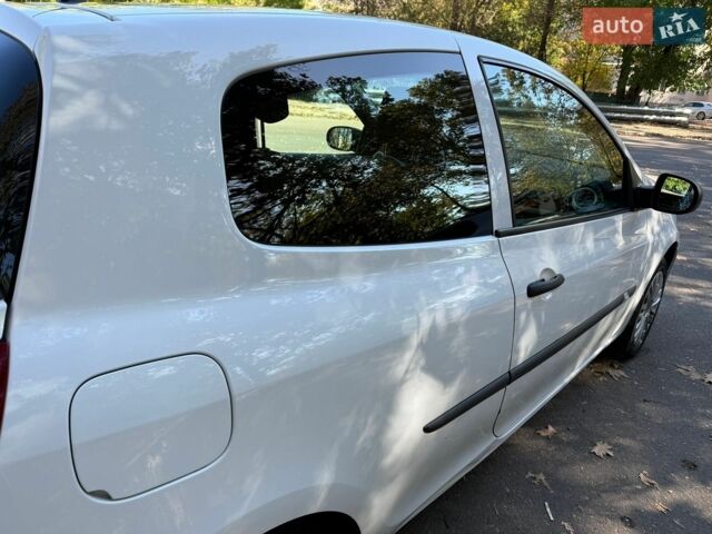 Білий Рено Кліо, об'ємом двигуна 1.5 л та пробігом 295 тис. км за 5100 $, фото 25 на Automoto.ua
