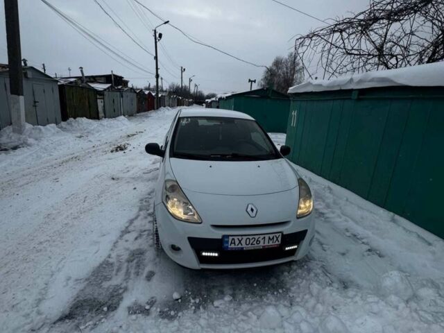 Белый Рено Клио, объемом двигателя 1.46 л и пробегом 245 тыс. км за 4100 $, фото 5 на Automoto.ua