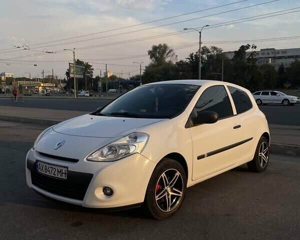 Білий Рено Кліо, об'ємом двигуна 1.5 л та пробігом 320 тис. км за 4500 $, фото 1 на Automoto.ua