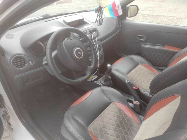 Білий Рено Кліо, об'ємом двигуна 1.5 л та пробігом 240 тис. км за 3500 $, фото 9 на Automoto.ua