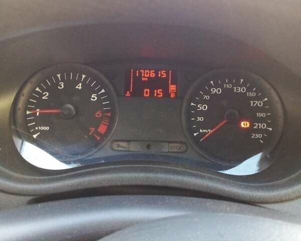 Белый Рено Клио, объемом двигателя 1.1 л и пробегом 170 тыс. км за 4550 $, фото 8 на Automoto.ua