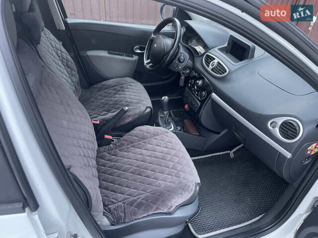 Білий Рено Кліо, об'ємом двигуна 1.46 л та пробігом 235 тис. км за 5000 $, фото 12 на Automoto.ua