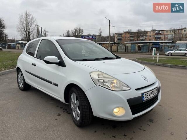 Белый Рено Клио, объемом двигателя 1.5 л и пробегом 105 тыс. км за 5500 $, фото 12 на Automoto.ua