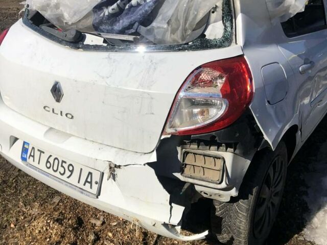 Белый Рено Клио, объемом двигателя 1.1 л и пробегом 290 тыс. км за 1700 $, фото 2 на Automoto.ua