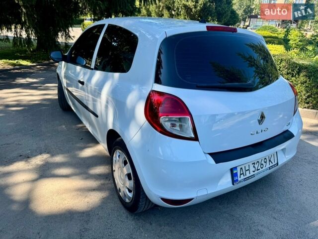 Білий Рено Кліо, об'ємом двигуна 1.46 л та пробігом 286 тис. км за 4000 $, фото 27 на Automoto.ua