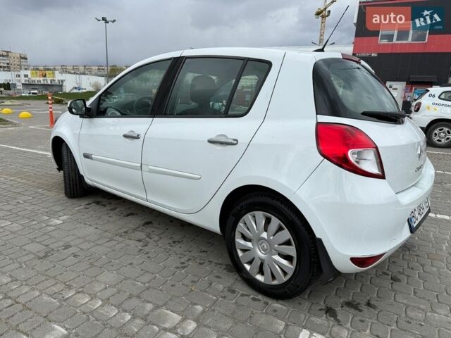 Білий Рено Кліо, об'ємом двигуна 1.15 л та пробігом 207 тис. км за 4000 $, фото 5 на Automoto.ua