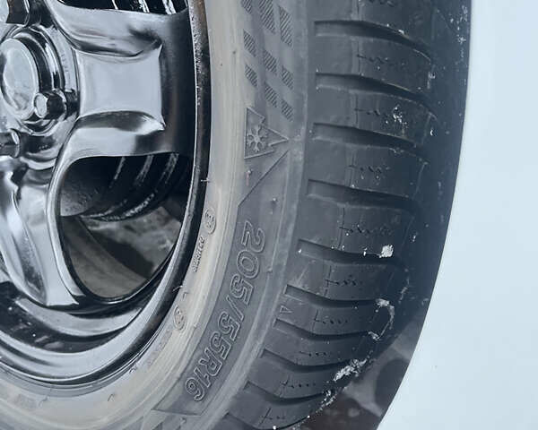 Білий Рено Кліо, об'ємом двигуна 1.46 л та пробігом 235 тис. км за 5000 $, фото 10 на Automoto.ua