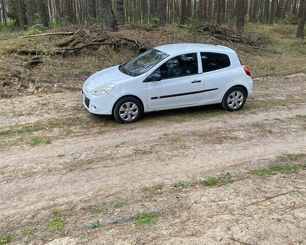 Білий Рено Кліо, об'ємом двигуна 1.46 л та пробігом 310 тис. км за 4700 $, фото 8 на Automoto.ua