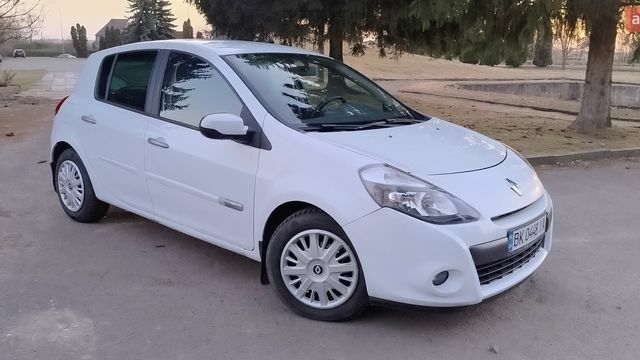 Белый Рено Клио, объемом двигателя 1.46 л и пробегом 225 тыс. км за 4600 $, фото 4 на Automoto.ua