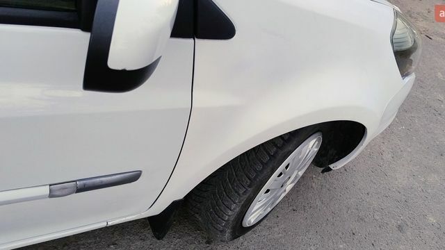 Белый Рено Клио, объемом двигателя 1.46 л и пробегом 225 тыс. км за 4600 $, фото 5 на Automoto.ua