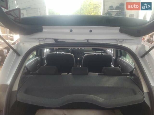 Білий Рено Кліо, об'ємом двигуна 1.46 л та пробігом 215 тис. км за 4950 $, фото 33 на Automoto.ua