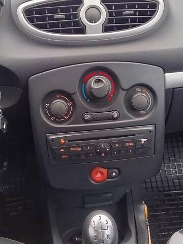 Білий Рено Кліо, об'ємом двигуна 1.46 л та пробігом 215 тис. км за 4600 $, фото 22 на Automoto.ua