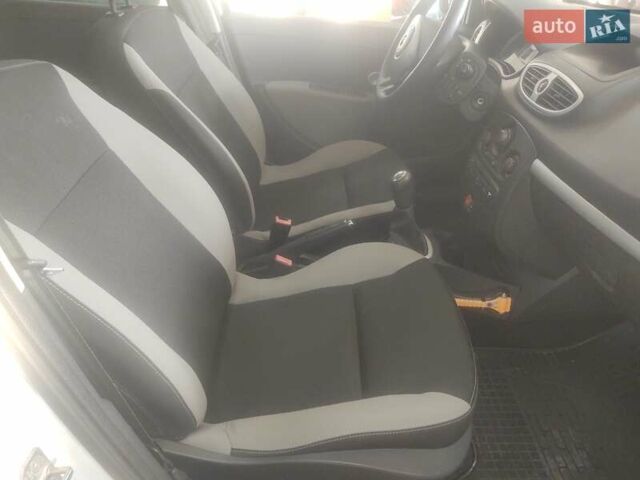 Рено Клио 2012 в Дубно на Automoto.ua Белый Рено Клио, объемом двигателя 1.46 л и пробегом 215 тыс. км за 4999 $, фото 26 на Automoto.ua