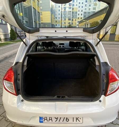 Білий Рено Кліо, об'ємом двигуна 1.5 л та пробігом 212 тис. км за 4999 $, фото 14 на Automoto.ua