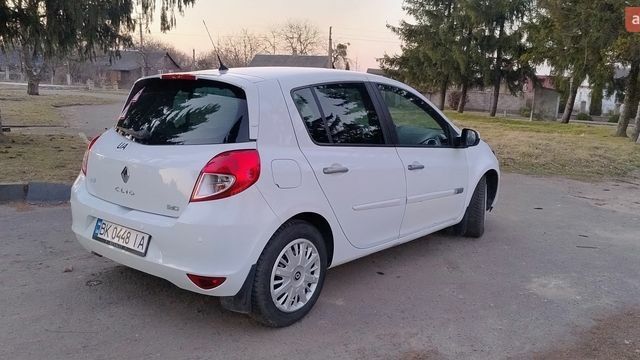 Белый Рено Клио, объемом двигателя 1.46 л и пробегом 225 тыс. км за 4600 $, фото 3 на Automoto.ua