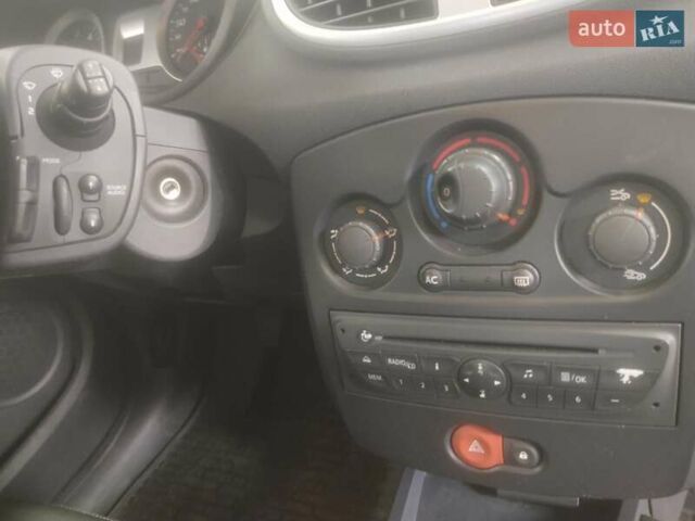 Рено Клио 2012 в Дубно на Automoto.ua Белый Рено Клио, объемом двигателя 1.46 л и пробегом 215 тыс. км за 4999 $, фото 24 на Automoto.ua
