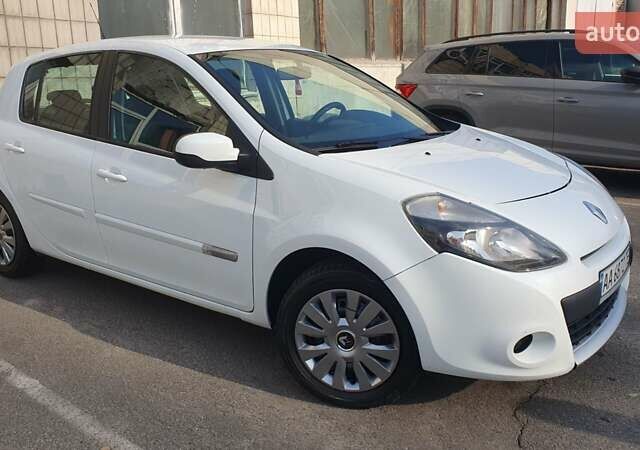 Белый Рено Клио, объемом двигателя 1.46 л и пробегом 200 тыс. км за 4400 $, фото 17 на Automoto.ua