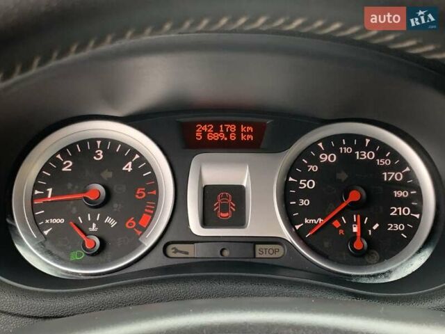 Белый Рено Клио, объемом двигателя 1.5 л и пробегом 242 тыс. км за 6499 $, фото 43 на Automoto.ua