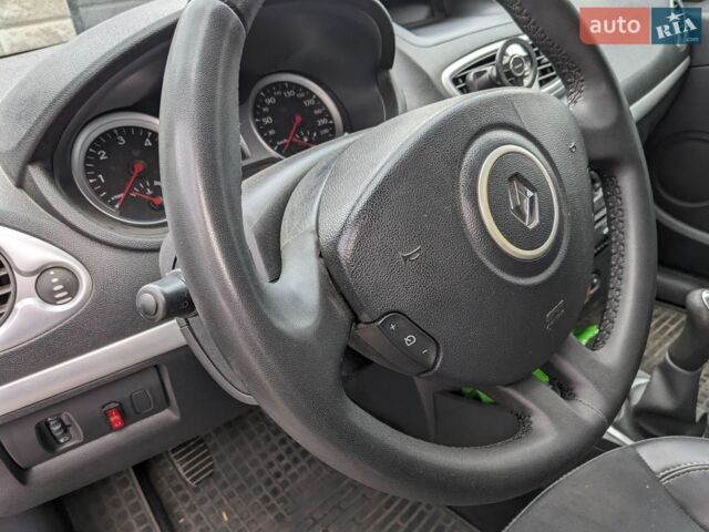 Белый Рено Клио, объемом двигателя 1.46 л и пробегом 226 тыс. км за 4900 $, фото 7 на Automoto.ua