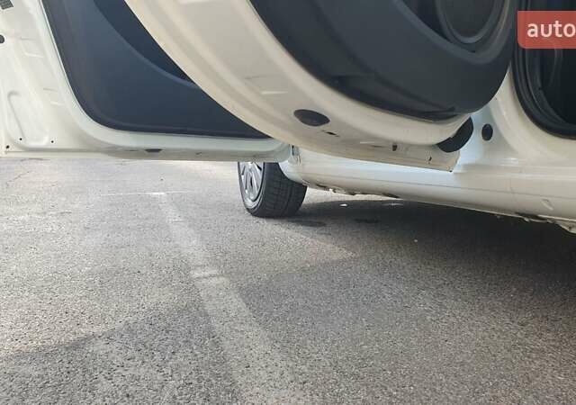 Белый Рено Клио, объемом двигателя 1.46 л и пробегом 200 тыс. км за 4600 $, фото 3 на Automoto.ua