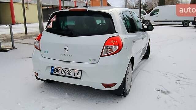Білий Рено Кліо, об'ємом двигуна 1.46 л та пробігом 215 тис. км за 4600 $, фото 15 на Automoto.ua