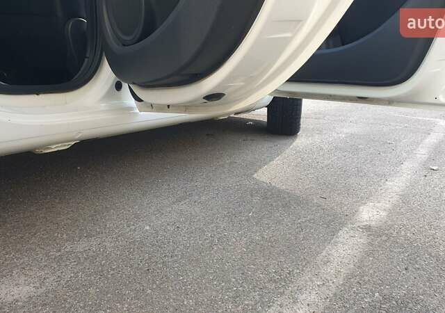 Белый Рено Клио, объемом двигателя 1.46 л и пробегом 200 тыс. км за 4600 $, фото 6 на Automoto.ua