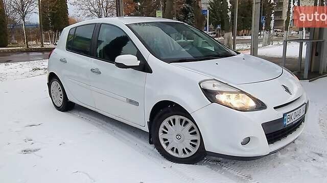 Білий Рено Кліо, об'ємом двигуна 1.46 л та пробігом 215 тис. км за 4600 $, фото 5 на Automoto.ua