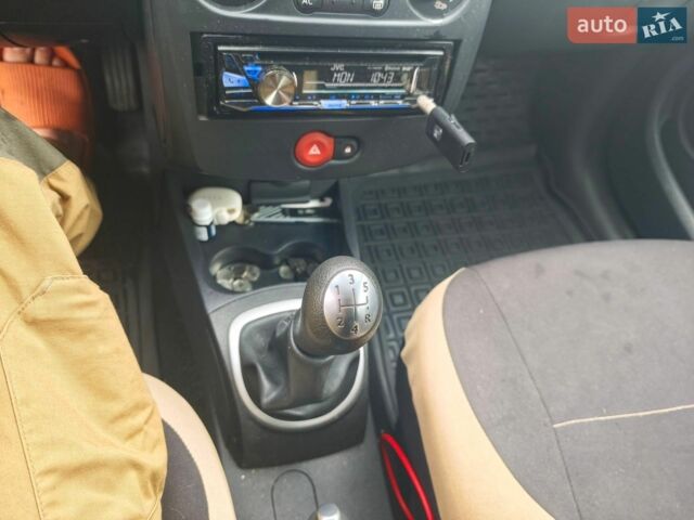 Білий Рено Кліо, об'ємом двигуна 1.1 л та пробігом 135 тис. км за 5600 $, фото 9 на Automoto.ua