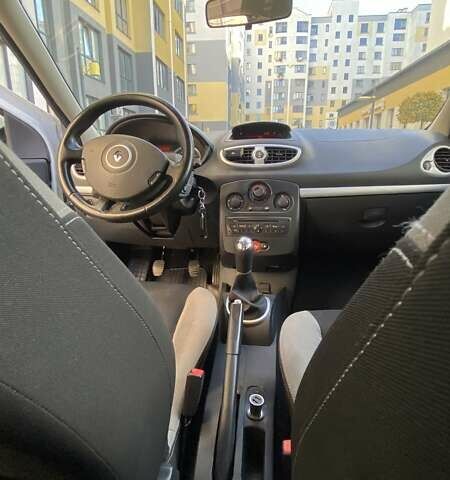 Білий Рено Кліо, об'ємом двигуна 1.5 л та пробігом 212 тис. км за 4999 $, фото 21 на Automoto.ua