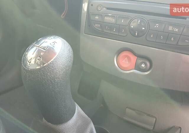 Білий Рено Кліо, об'ємом двигуна 1.46 л та пробігом 200 тис. км за 4400 $, фото 14 на Automoto.ua