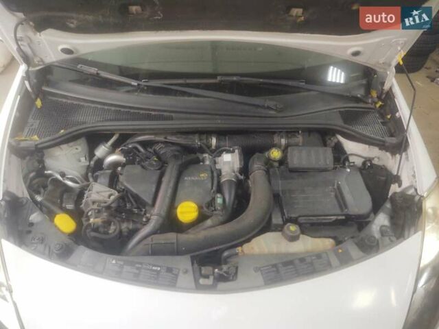 Рено Клио 2012 в Дубно на Automoto.ua Белый Рено Клио, объемом двигателя 1.46 л и пробегом 215 тыс. км за 4999 $, фото 15 на Automoto.ua