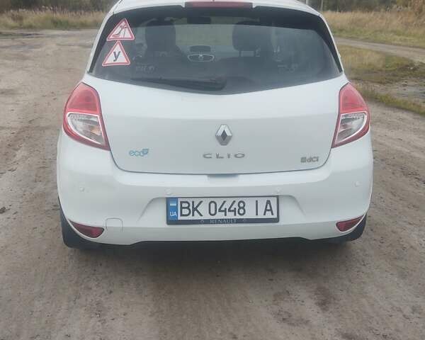 Рено Клио 2012 в Дубно на Automoto.ua Белый Рено Клио, объемом двигателя 1.46 л и пробегом 215 тыс. км за 4999 $, фото 14 на Automoto.ua