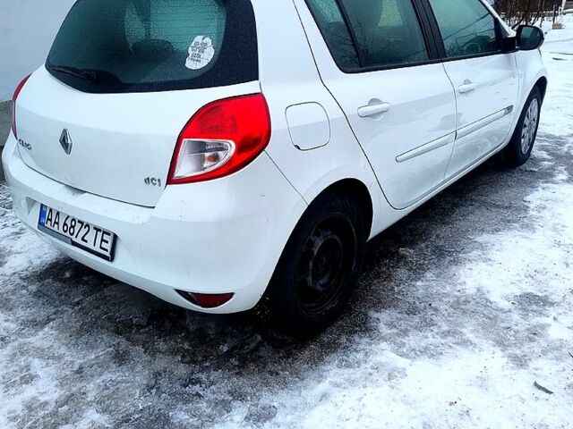 Білий Рено Кліо, об'ємом двигуна 1.5 л та пробігом 25000 тис. км за 4750 $, фото 3 на Automoto.ua