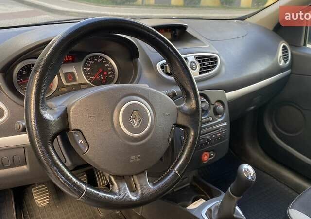 Білий Рено Кліо, об'ємом двигуна 1.5 л та пробігом 212 тис. км за 4999 $, фото 19 на Automoto.ua