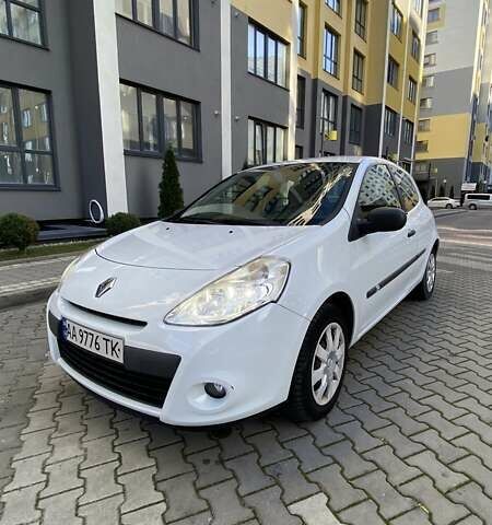 Білий Рено Кліо, об'ємом двигуна 1.5 л та пробігом 212 тис. км за 4999 $, фото 2 на Automoto.ua