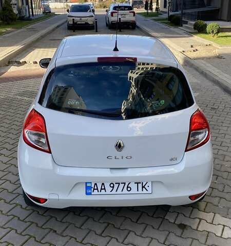 Білий Рено Кліо, об'ємом двигуна 1.5 л та пробігом 212 тис. км за 4999 $, фото 13 на Automoto.ua