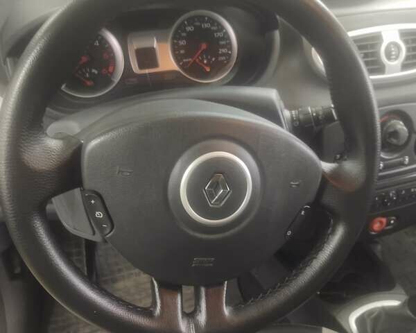 Рено Клио 2012 в Дубно на Automoto.ua Белый Рено Клио, объемом двигателя 1.46 л и пробегом 215 тыс. км за 4999 $, фото 19 на Automoto.ua