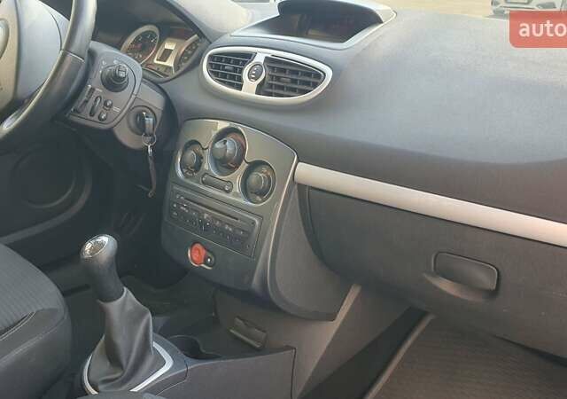 Білий Рено Кліо, об'ємом двигуна 1.5 л та пробігом 200 тис. км за 4800 $, фото 14 на Automoto.ua