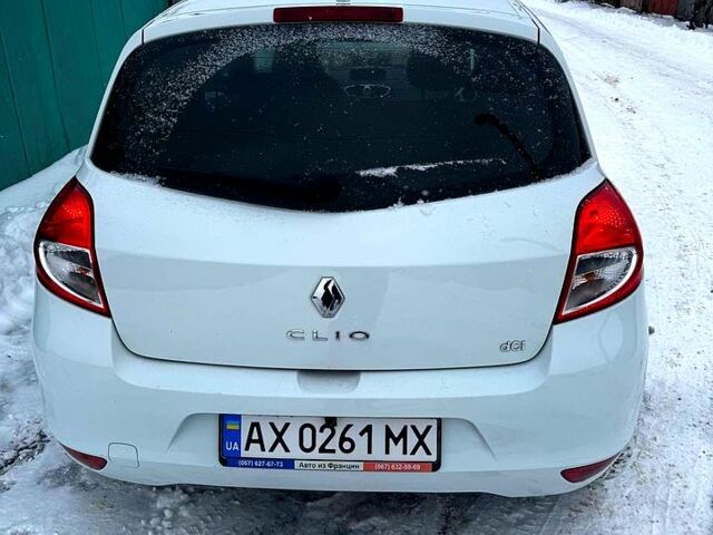 Белый Рено Клио, объемом двигателя 1.5 л и пробегом 24500 тыс. км за 5000 $, фото 3 на Automoto.ua