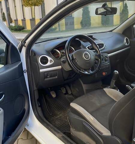 Білий Рено Кліо, об'ємом двигуна 1.5 л та пробігом 212 тис. км за 4999 $, фото 22 на Automoto.ua