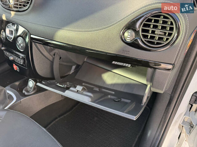 Белый Рено Клио, объемом двигателя 1.2 л и пробегом 199 тыс. км за 5977 $, фото 17 на Automoto.ua