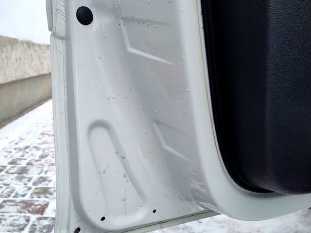 Білий Рено Кліо, об'ємом двигуна 1.5 л та пробігом 25000 тис. км за 4750 $, фото 6 на Automoto.ua