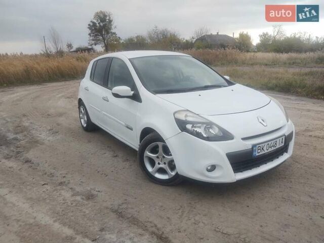 Рено Клио 2012 в Дубно на Automoto.ua Белый Рено Клио, объемом двигателя 1.46 л и пробегом 215 тыс. км за 4999 $, фото 3 на Automoto.ua